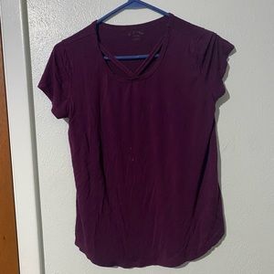 Loose maroon T-shirt